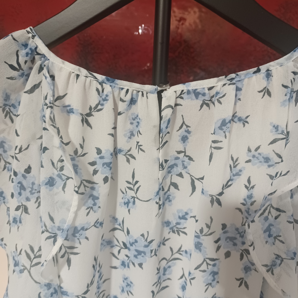 1. State Blue and White Floral Top - Picture 4 of 6